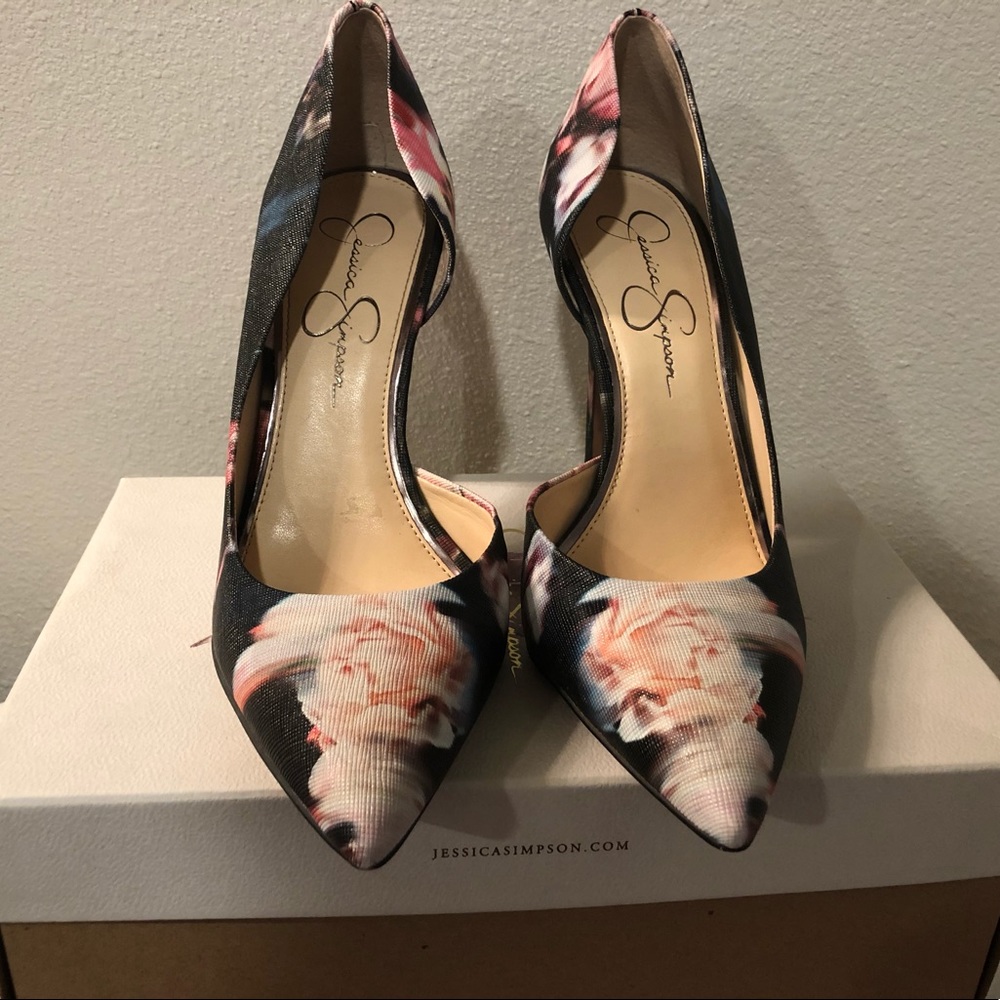 Jessica Simpson- Black multi garden party floral!